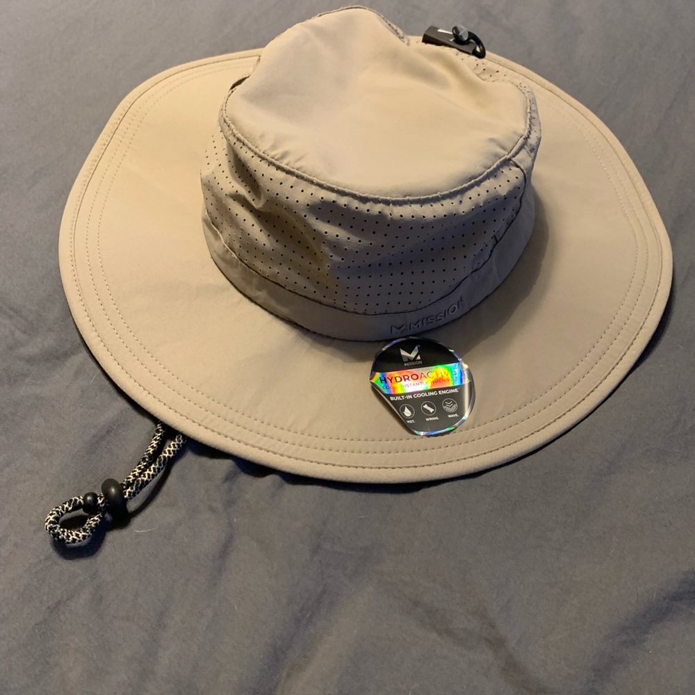 Mission cooling hat, stiff brim
